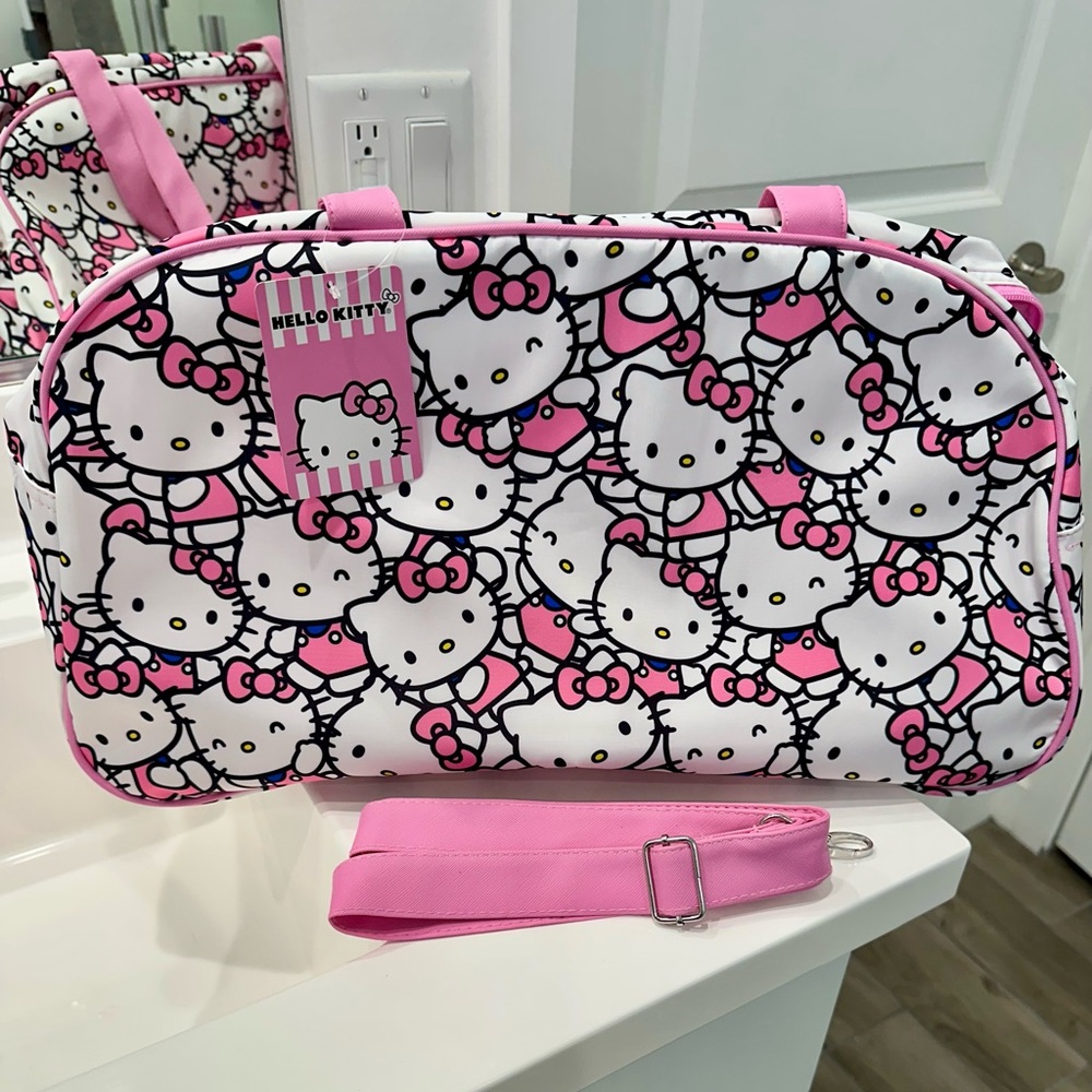 NEW! 🎀PINK & WHITE HELLO KITTY WEEKENDER BAG🎀